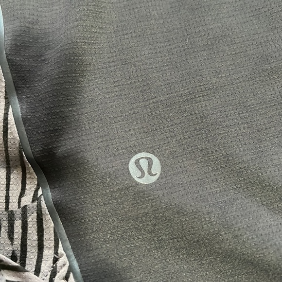 Lululemon shirt - Picture 4 of 4